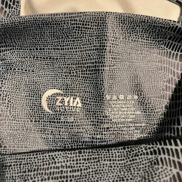 Zyia Snakeskin Everglades Legging - Picture 4 of 4